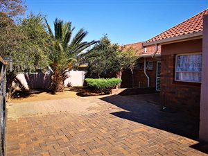 3 Bed House in Zakariyya Park