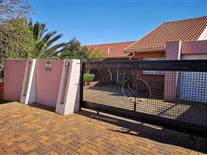 3 Bed House in Zakariyya Park
