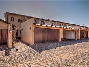 4 Bedroom Townhouse in Aston Manor