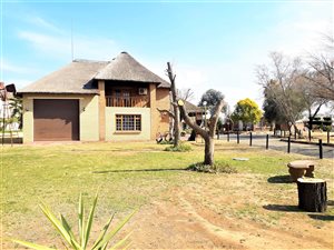 4 Bed House in Lourenspark