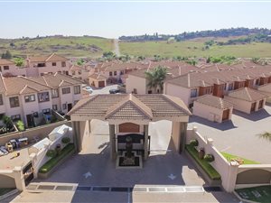 2 Bedroom Duplex in Noordheuwel