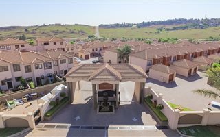 2 Bedroom Duplex in Noordheuwel