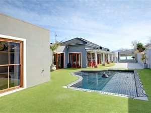 5 Bed House in Camphers Drift