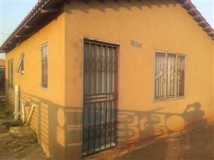 2 Bed House in Etwatwa