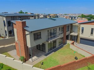 4 Bed House in Olympus