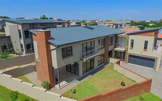 4 Bedroom House in Olympus