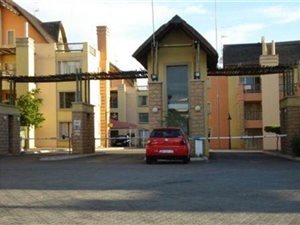 3 Bed Apartment in Clubview