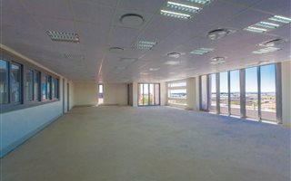 253.550003051758 m² Office Space in Noordwyk