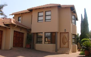 3 Bedroom Duet in The Meadows