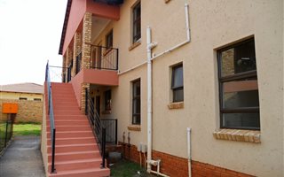 3 Bedroom Apartment in Grobler Park