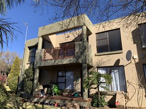 3 Bed Apartment in Helderkruin
