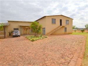 2 ha Farm in Magaliesmoot AH