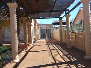 3 Bed House in Oberholzer