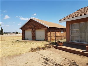 2.1 ha Farm in Rosashof