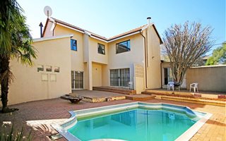 5 Bedroom House in Linden