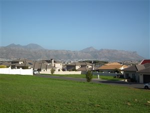 804 m² Land available in Dennegeur