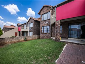 2 Bed Apartment in Mondeor