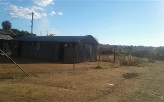 300 m² Land available in Lethlabile