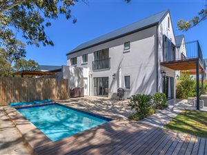 3 Bed Townhouse in Paardevlei