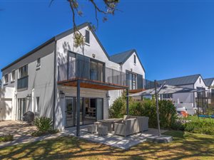 3 Bed House in Paardevlei