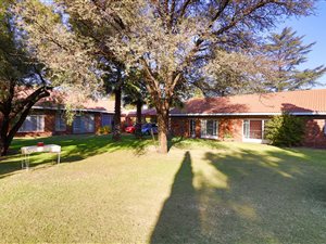 2.5 ha Farm in Northdene