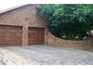 3 Bed House in Geelhoutpark