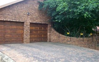 3 Bedroom House in Geelhoutpark