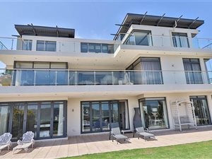 7 Bed House in Myburgh Park