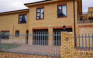3 Bedroom House in Hartenbos Heuwels