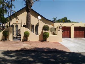 4 Bed House in Claremont