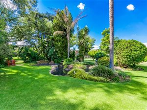 2.5 ha Land available in Halfway Gardens