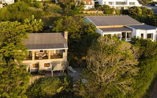 8 Bedroom House in Signal Hill