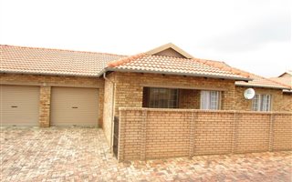 3 Bedroom House in Kosmosdal
