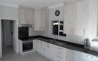 1 Bedroom Garden Cottage in Farrarmere