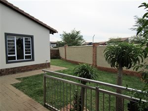 2 Bed Duplex in Oukraal Estate