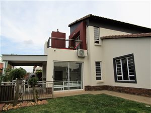 2 Bedroom Duplex in Oukraal Estate