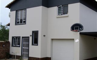 2 Bedroom Duplex in Oukraal Estate