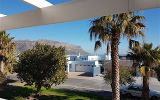 2 Bedroom Apartment in Gordons Bay Central