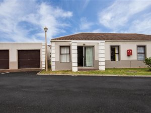 2 Bed Townhouse in Gordons Bay Central