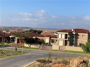 8 Bed House in Aqua Vista