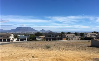 864 m² Land available in Baronetcy Estate