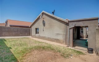 3 Bedroom House in Meadowlands