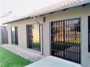 3 Bed Townhouse in Benoni North