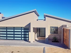 3 Bed House in Dana Bay