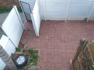 1 Bed Townhouse in Willow Park Manor