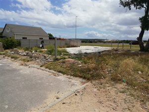240 m² Land available in New Macassar Village