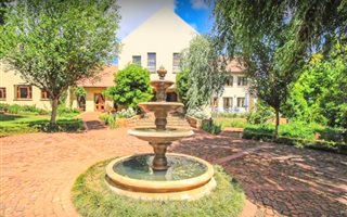 8 ha Farm in Hekpoort