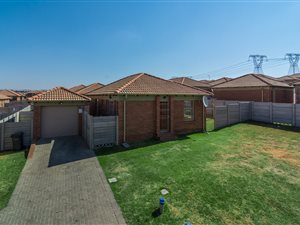 3 Bed House in Olievenhoutbosch