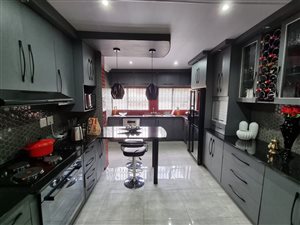 4 Bed House in Morelig