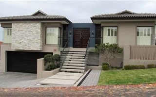 4 Bedroom House in Mossel Bay Golf Estate